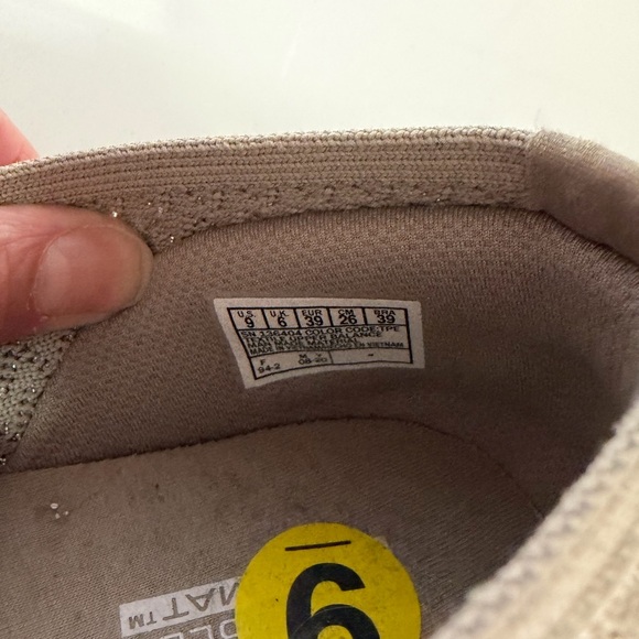 Ladies Tan Skechers - Picture 9 of 12